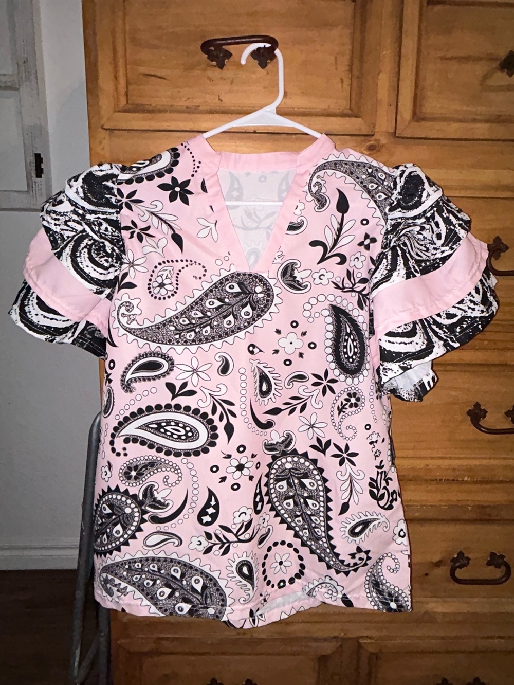 Women’s Pink Paisley V-Neck Top with Ruffle Sleeves